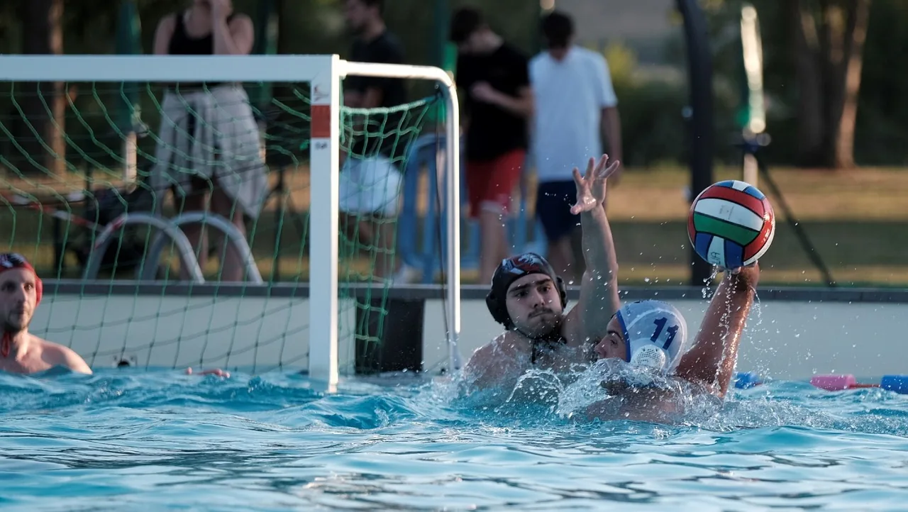 Water polo — zespołowa gra w wodzie